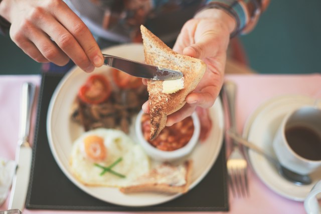 Nutricionisti tvrde: Jedna namirnica topi salo ako je jedete za doruèak